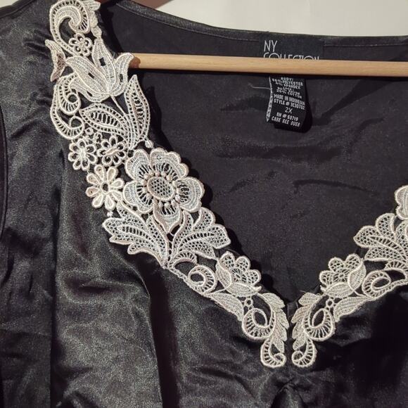 Shiny Black Tank Top with White Lace Collar - Size 2X 0055 - Picture 3 of 7